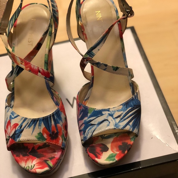 Nine West floral wedge sandals - Picture 2 of 6